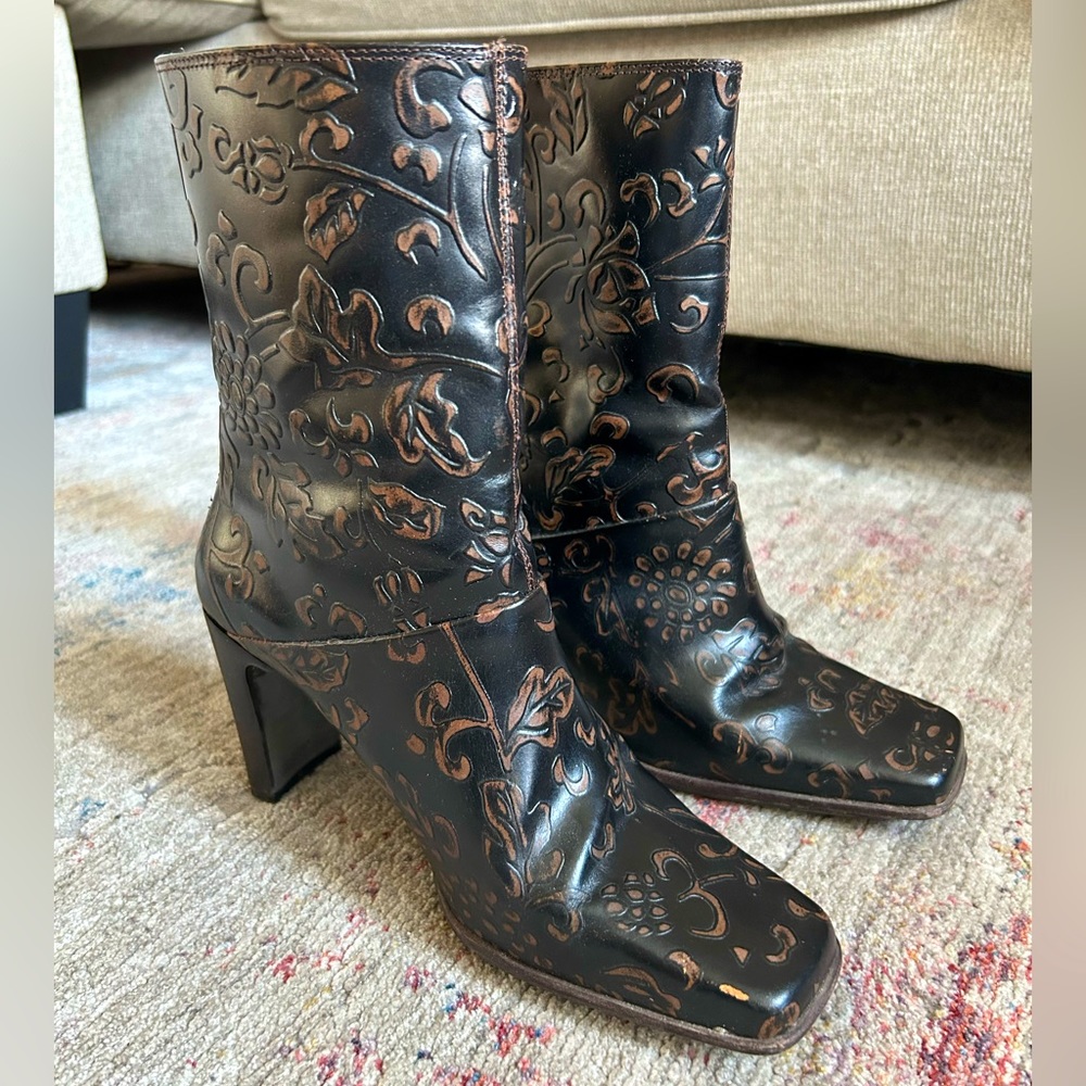 Greenwich Village Floral Boot - Picture 1 of 15